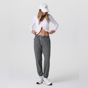 VGUC Women’s Vuori Boyfriend Jogger in Heather Grey Size XS